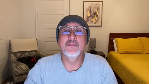 Snapshot of latinnous chatting on October 28, 2025, 3:43 am QS - INDEPENDENT MODEL online show from October 28, 2025, 3:43 am