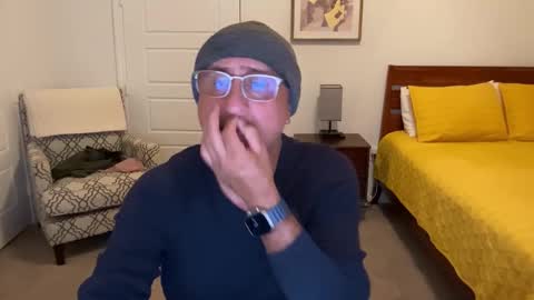 Snapshot of latinnous chatting on October 29, 2025, 5:10 am QS - INDEPENDENT MODEL online show from October 29, 2025, 5:10 am