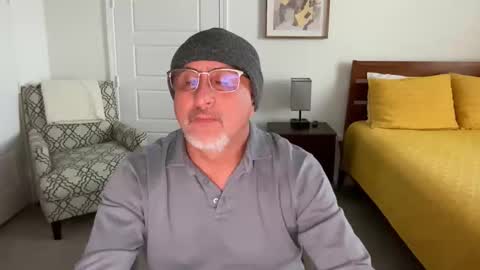 Snapshot of latinnous chatting on October 30, 2025, 11:16 pm QS - INDEPENDENT MODEL online show from October 30, 2025, 11:16 pm