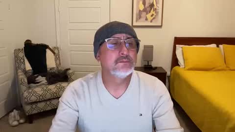 Snapshot of latinnous chatting on November 4, 2025, 4:22 am QS - INDEPENDENT MODEL online show from November 4, 2025, 4:22 am