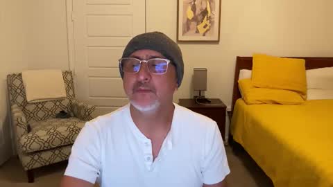 Snapshot of latinnous chatting on November 7, 2025, 5:18 am QS - INDEPENDENT MODEL online show from November 7, 2025, 5:18 am