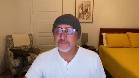 QS - INDEPENDENT MODEL online show from November 19, 2025, 4:01 am