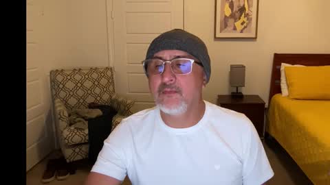 QS - INDEPENDENT MODEL online show from December 3, 2025, 6:10 am