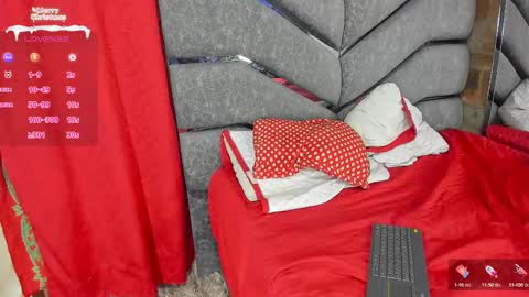 Snapshot of latinos_couples chatting on December 4, 2024, 8:12 am James and Sara online show from December 4, 2024, 8:12 am