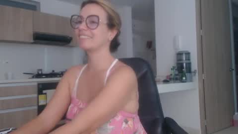 Snapshot of latinpaprika chatting on December 15, 2024, 8:47 pm latinpaprika online show from December 15, 2024, 8:47 pm