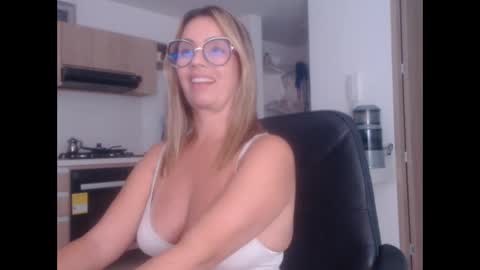 Snapshot of latinpaprika chatting on February 9, 2025, 1:33 am latinpaprika online show from February 9, 2025, 1:33 am