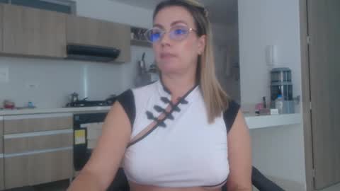 Snapshot of latinpaprika chatting on February 16, 2025, 2:00 pm latinpaprika online show from February 16, 2025, 2:00 pm