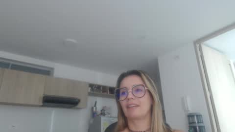 Snapshot of latinpaprika chatting on February 21, 2025, 2:27 pm latinpaprika online show from February 21, 2025, 2:27 pm