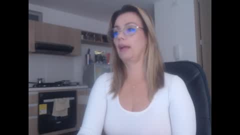 Snapshot of latinpaprika chatting on March 10, 2025, 11:42 am latinpaprika online show from March 10, 2025, 11:42 am