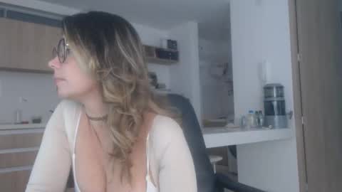 Snapshot of latinpaprika chatting on September 15, 2025, 12:16 pm latinpaprika online show from September 15, 2025, 12:16 pm