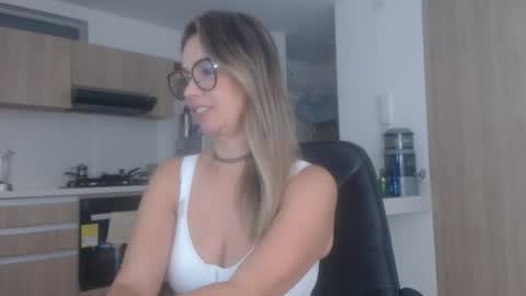 Snapshot of latinpaprika chatting on November 4, 2025, 11:31 am latinpaprika online show from November 4, 2025, 11:31 am