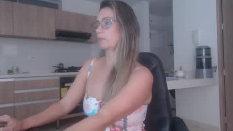 Snapshot of latinpaprika chatting on March 22, 2026, 12:47 am latinpaprika online show from March 22, 2026, 12:47 am