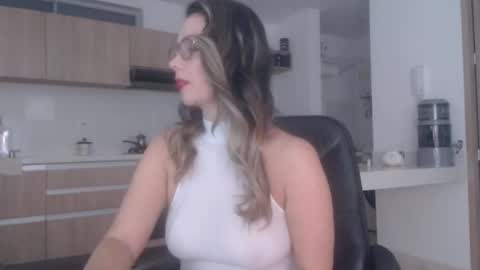 Snapshot of latinpaprika chatting on April 5, 2026, 12:02 pm latinpaprika online show from April 5, 2026, 12:02 pm