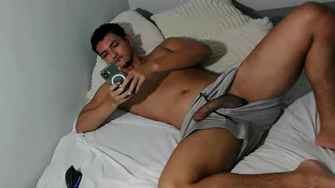 Snapshot of latinsex2501 chatting on April 27, 2026, 9:46 pm Aaron online show from April 27, 2026, 9:46 pm