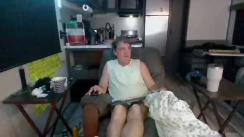 latniter online show from November 12, 2025, 9:42 am