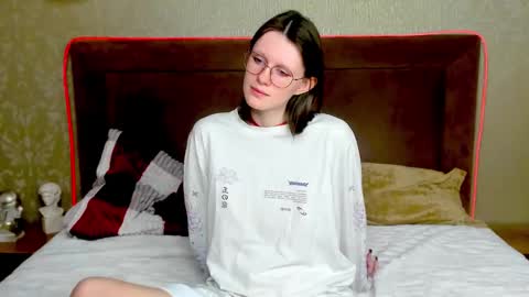 latoriacosner online show from January 13, 2026, 8:08 am