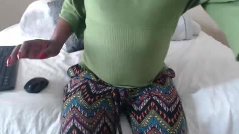 latoyyabed1 online show from April 15, 2026, 12:23 pm