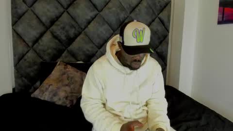 LEANDRO online show from October 2, 2025, 2:40 am