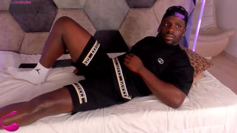 Snapshot of latrellx7 chatting on February 11, 2026, 3:44 am LEANDRO online show from February 11, 2026, 3:44 am