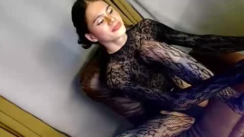 latrina_ online show from April 24, 2026, 1:02 pm