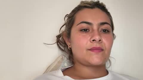 MiaBelle online show from December 3, 2025, 1:42 pm