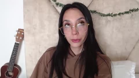 Snapshot of laugreen chatting on May 15, 2026, 3:46 am Laura online show from May 15, 2026, 3:46 am