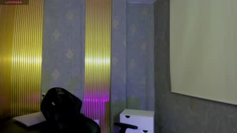 laulin_tay online show from May 22, 2026, 3:35 am