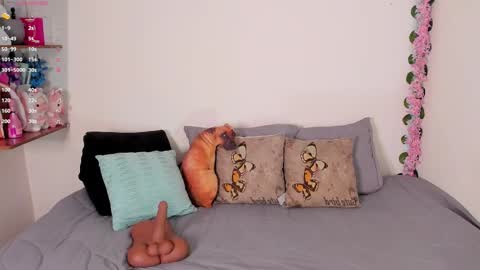 laura1__ online show from November 6, 2025, 11:37 pm