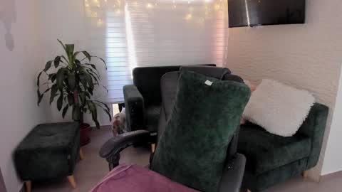 laura cruz online show from January 22, 2025, 11:34 am