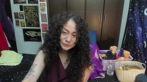  Wen  online show from November 10, 2025, 11:04 pm