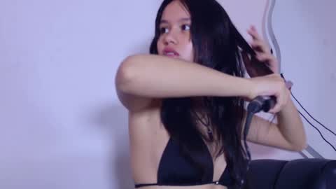 laura_and_kevin online show from October 16, 2025, 1:34 pm