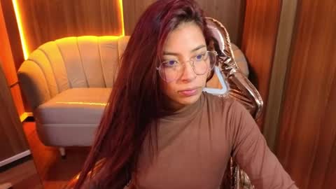 laura_b_ online show from April 29, 2026, 3:21 am