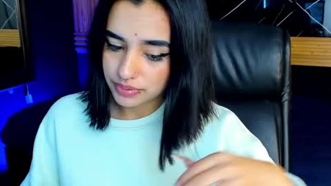 Laura online show from December 14, 2024, 1:49 pm