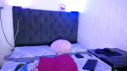 LAURA online show from December 12, 2024, 11:25 pm