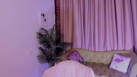 Laura online show from December 22, 2024, 8:25 pm