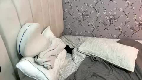 laura online show from January 26, 2025, 5:02 am