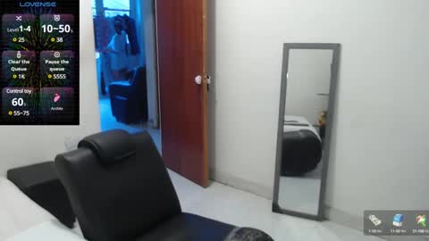 laura_foxx2379 online show from January 27, 2025, 5:37 pm