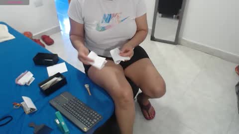 laura_foxx2379 online show from February 6, 2026, 7:28 pm