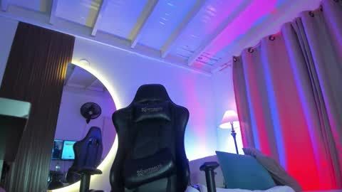 Lura online show from September 12, 2025, 11:32 am