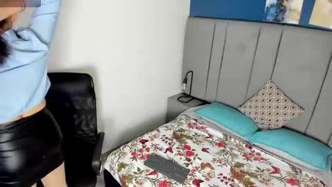 laura hotties online show from January 14, 2026, 2:01 pm