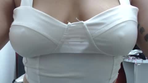  Laura  online show from September 12, 2025, 1:22 pm