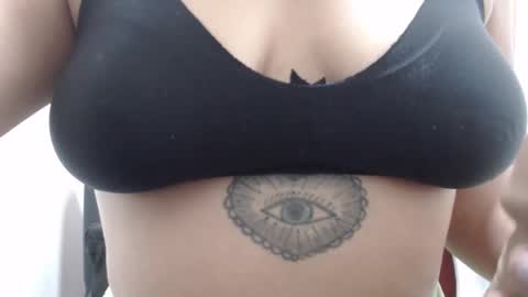  Laura  online show from September 18, 2025, 12:40 pm