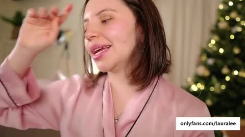 Snapshot of laura_lee chatting on December 16, 2024, 2:04 am Laura Lee. online show from December 16, 2024, 2:04 am