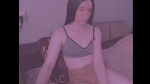 Snapshot of laura_night_byte chatting on June 12, 2026, 5:50 am laura_night_byte online show from June 12, 2026, 5:50 am