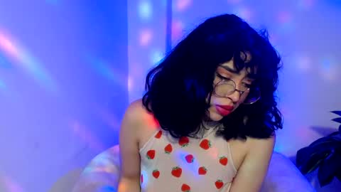 Snapshot of laura_pink01 chatting on February 7, 2025, 3:55 am laura_pink01 online show from February 7, 2025, 3:55 am