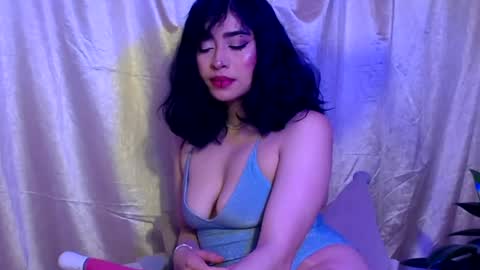 Snapshot of laura_pink01 chatting on March 2, 2025, 12:42 am laura_pink01 online show from March 2, 2025, 12:42 am