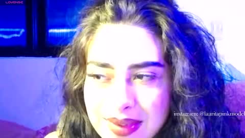 Snapshot of laura_pink01 chatting on December 17, 2025, 6:41 am laura_pink01 online show from December 17, 2025, 6:41 am