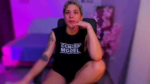Laura Rose online show from November 23, 2025, 6:19 pm