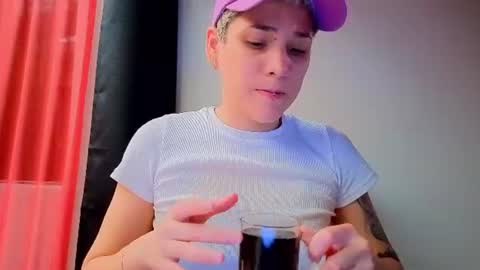 Snapshot of laura_r23 chatting on July 9, 2026, 8:13 pm Laura Rose online show from July 9, 2026, 8:13 pm