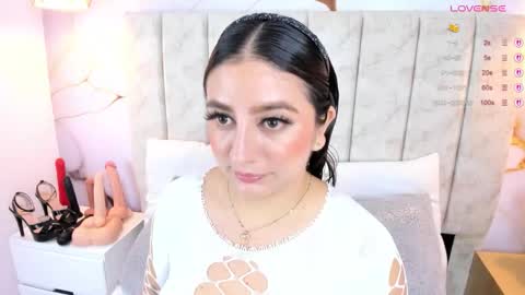 Laura Smith online show from November 28, 2025, 7:05 pm